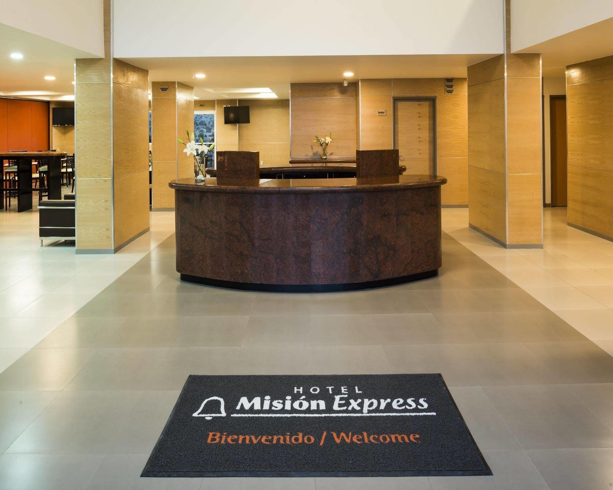 Mision Express Queretaro Hotel Eksteriør billede