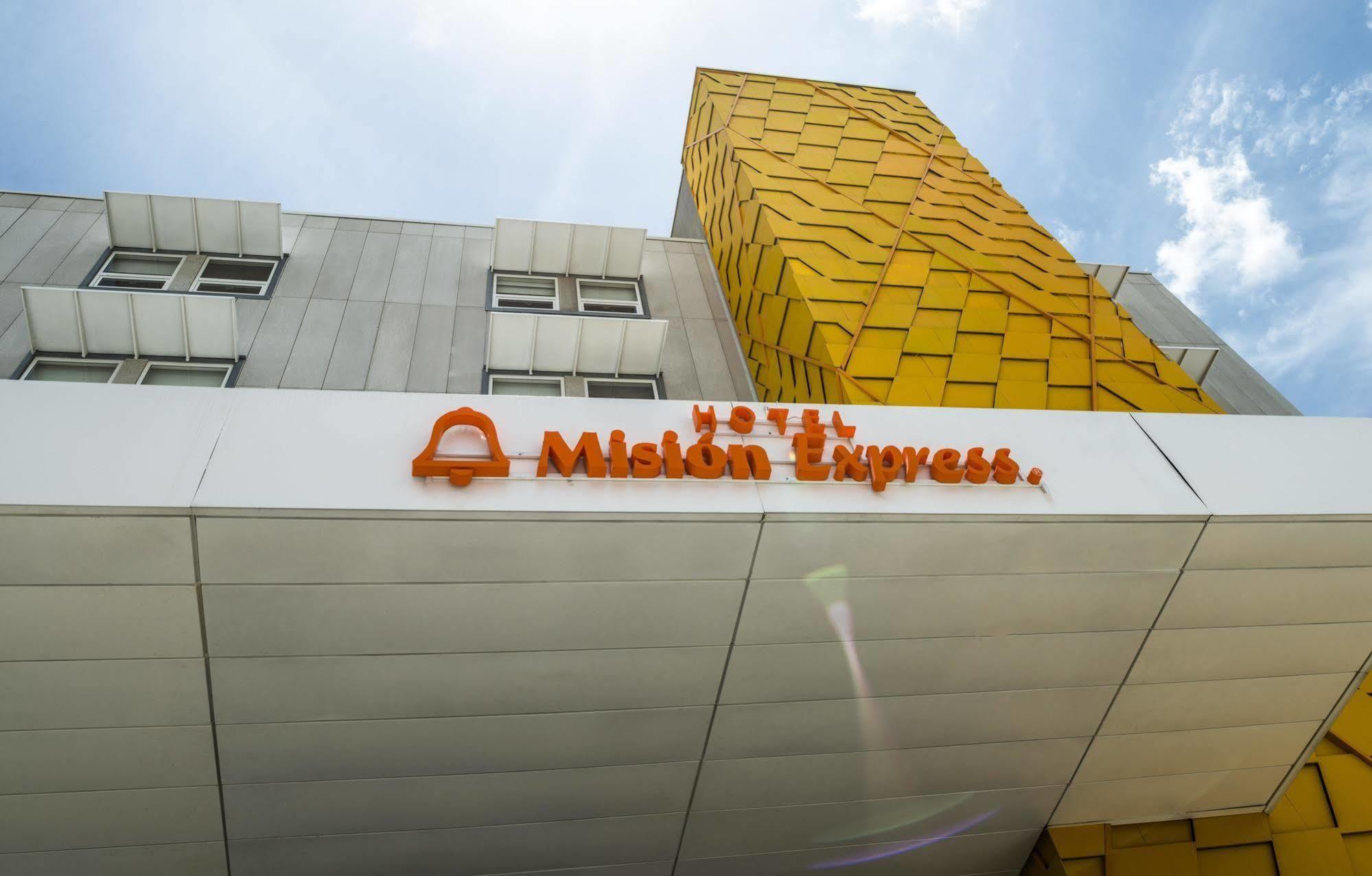Mision Express Queretaro Hotel Eksteriør billede